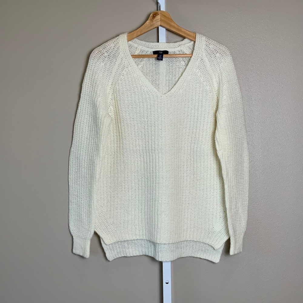 GAP Textured Stitch V-neck Sweater